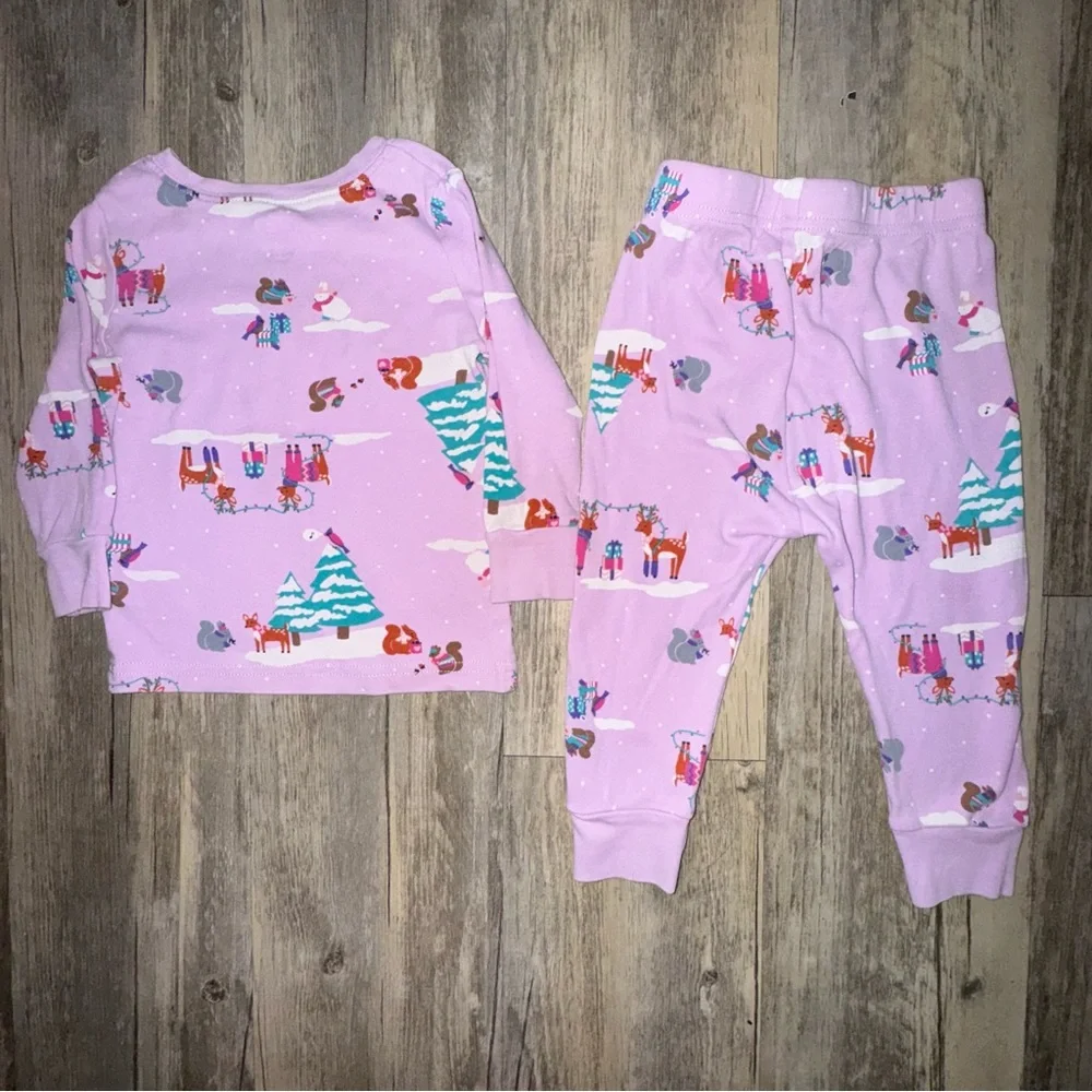 ☀️6/$20☀️ Old Navy Kids Pajama Set in Lavender with Holiday Print